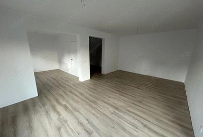 Casă cu 4 camere cu Teren 375 Mp în Micești - 1