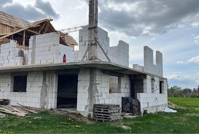 Casă cu Teren 3000 Mp în Budila - 3