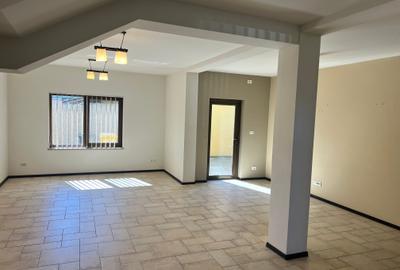 Cetatii -- Casa de inchirat - pretabil rezidential sau birouri - garaj - 2