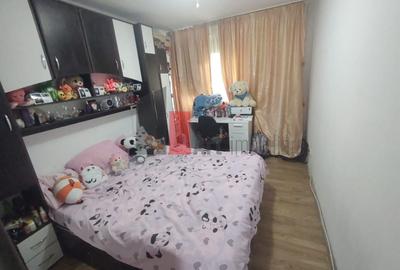 Apartament cu 3 camere semidecomandat în Berceni - 1