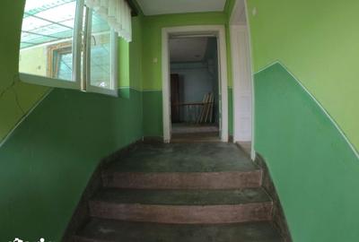 Casă cu 3 camere cu Teren 1350 Mp în Central - 2