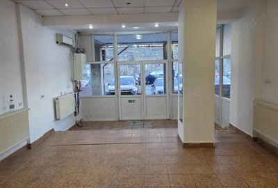 Inchiriez spatiu comercial 40 mp,central,str.G-ral Magheru,langa BCR,Ramnicu Valcea,550 euro. - 4