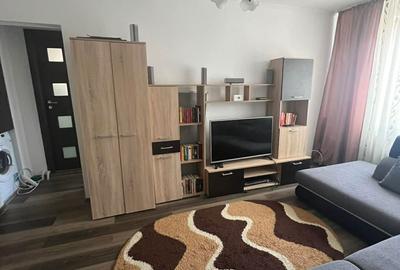 Apartament cu 3 camere semidecomandat în Militari