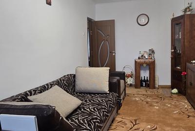 Targoviste,  Calea București,  bloc O1, vanzare apartament 4camere - 3