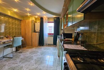 Apartament 4 camere, zona Casa de Pensii - 3