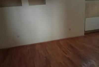 Casă cu 4 camere cu Teren 500 Mp în Bd. Coșbuc - 1