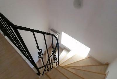 Proprietate alcatuita din imobil si teren generos,Comarnic - 16