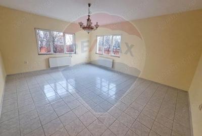 Casă cu 8 camere cu Teren 536 Mp în 1 Mai - 8