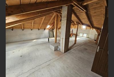 Casă cu 10 camere cu Canalizare în Cordun - 4