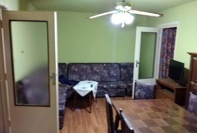 Apartament cu 3 camere semidecomandat în Micro I - 7