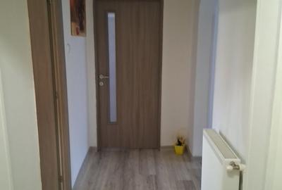 Apartament cu 3 camere decomandat în Orșova - 1