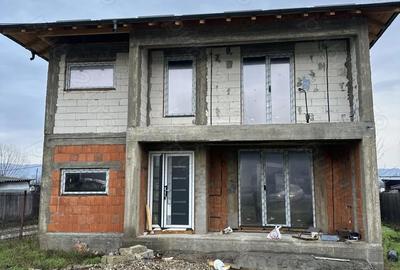 Casă cu Teren 607 Mp în Central - 1