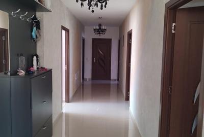 Casă de vânzare 2200 mp2 - 6