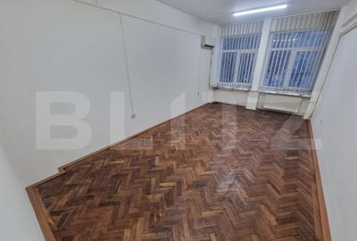 Birou, de 22 mp, în Central - 1