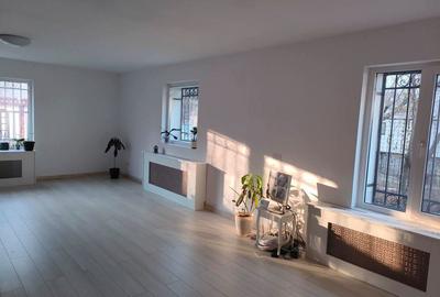 Casa Padurea Baneasa, luminoasa, rezistenta, beci, put propriu, parcare 3 masini - 1