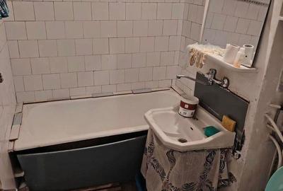 Apartament cu 2 camere semidecomandat în Craiovița Nouă