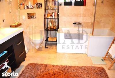 Casă cu 8 camere cu Teren 230 Mp în Aninoasa - 1