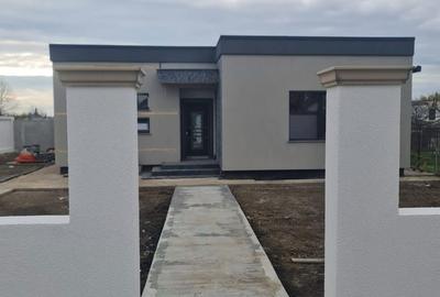 Casă cu 3 camere în Costi - 4