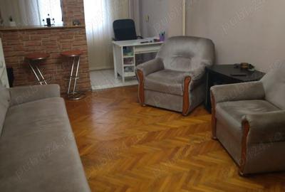 Apartament cu 3 camere semidecomandat în Titan - 2