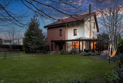 Casă individuală cu 7 camere în Corbeanca