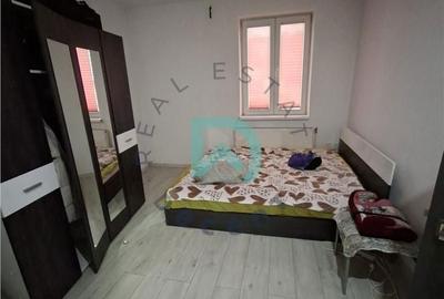 Casă cu 6 camere cu Canalizare în Centrul Istoric