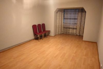 Apartament cu 2 camere decomandat în 13 Decembrie - 2