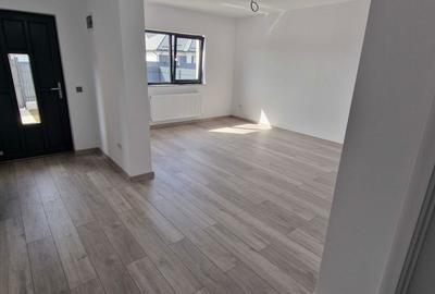 Casă cu 4 camere în Șerbănești