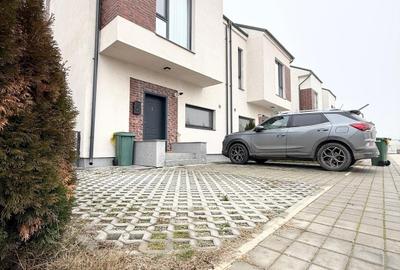 Duplex cu 4 camere cu Canalizare în Tunari