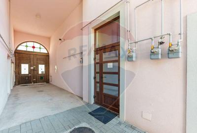 Apartament cu 2 camere decomandat, mobilat în Central