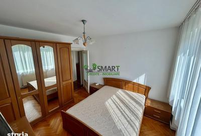 Apartament cu 3 camere semidecomandat în Săsar
