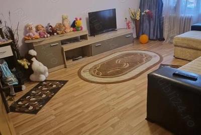 Apartament cu 3 camere decomandat în Dristor