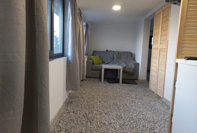 Garsonieră decomandată în Casa de Cultură