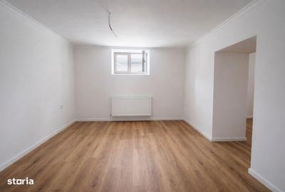 Casă cu 4 camere decomandat în Central