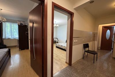 Apartament cu 3 camere semidecomandat în Central - 1
