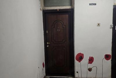 Apartament cu 3 camere decomandat în Tei
