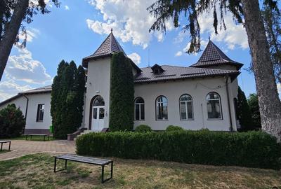 Casă cu 4 camere cu Teren 1042 Mp în Central - 2