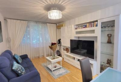 De inchiriat  apartament 4 camere renovat, centrala proprie si loc de parcare - 1