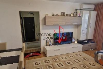 Apartament cu 3 camere semidecomandat, mobilat în Baba Novac