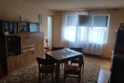 Apartament cu 3 camere decomandat în Astra - 1