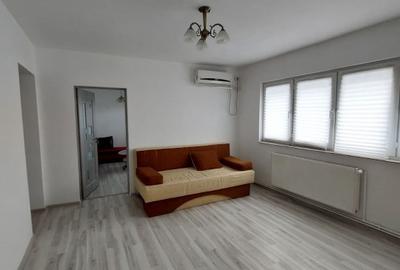 Apartament cu 3 camere semidecomandat în Central - 1