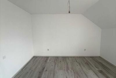 Casă cu 4 camere cu Teren 137 Mp în Sânpetru - 2