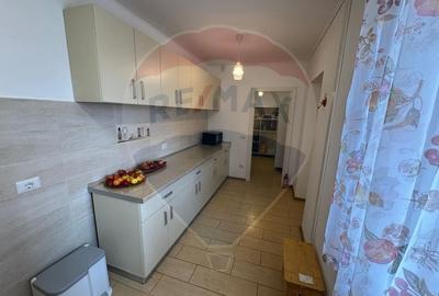 Casă cu 6 camere cu Teren 1263 Mp în Dărmănești - 3