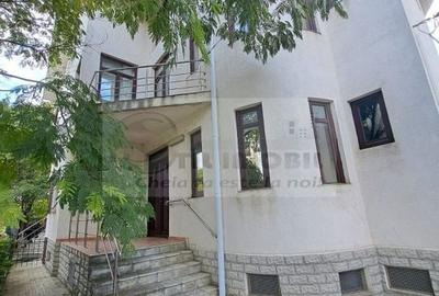 Casa/Vila de Inchiriat COPOU - 3000 euro - 42