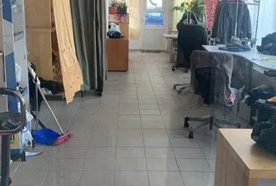 Spațiu comercial, de 65 mp, în Titan - 1