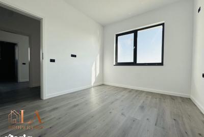 Casă cu 4 camere cu Teren 400 Mp în Domnești - 9