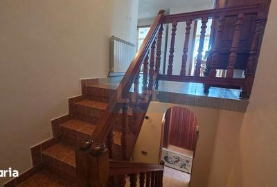 Casă cu 6 camere cu Teren 750 Mp în Schela - 2
