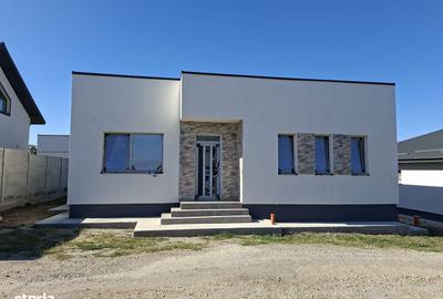 Casă cu 3 camere cu Teren 353 Mp în Berceni - 1