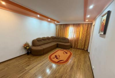 Apartament cu 3 camere decomandat în E3
