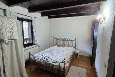 Casă cu 4 camere cu Teren 1600 Mp în Central