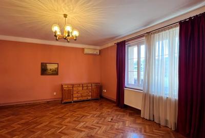 Apartament cu 3 camere decomandat, mobilat în Central - 1